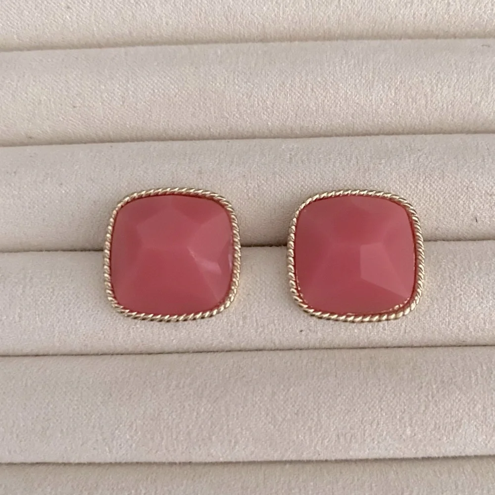Vintage Gold and Salmon Pink Earrings - Picture 3 of 10